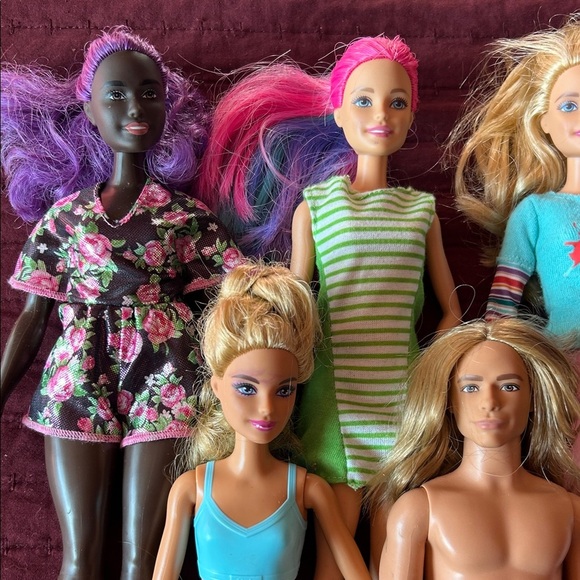 Barbie Diverse Doll Set with Vibrant Outfits 10 dolls!! - Picture 2 of 5